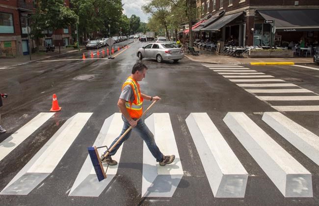 Montreal borough tries out 3D crosswalks in bid to improve pedestrian safety | iNFOnews.ca Montreal borough tries out 3D crosswalks in bid to improve pedestrian safety | iNFOnews.ca