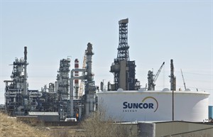 Suncor net income falls, takes charge on cancelled oilsands project | iNFOnews.ca CP29326448