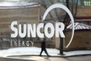 Suncor cutting 1,000 jobs, taking $1 billion out of 2015 budget amid oil rout | iNFOnews.ca CP31464285