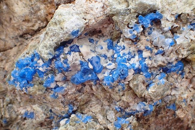 Canadian Arctic has all the mineral ingredients for prized blue gemstones | iNFOnews.ca