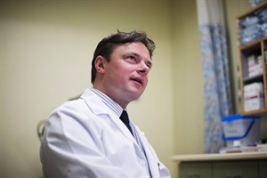 Off-label prescribing of antipsychotic drug highlights lack of oversight | iNFOnews.ca CP30374338