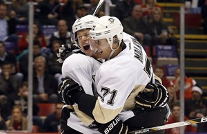 Pittsburgh Penguins defenceman Olli Maatta to have thyroid | iNFOnews.ca CP30451657