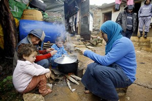 Calls for Canada, other nations to step up commitments to Syrian refugees | iNFOnews.ca CP30990981