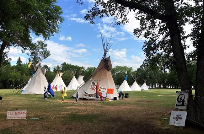 Judge orders removal of protest teepees outside Saskatchewan legislature | iNFOnews.ca
