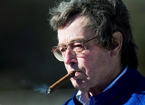 Paul Beeston will remain Blue Jays president through 2015 season | iNFOnews.ca CP31640732