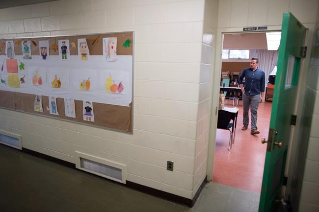 Quebec boards say they have more classes than teachers as kids return to school | iNFOnews.ca