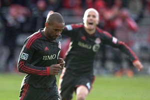 Toronto FC stars Jermain Defoe, Michael Bradley head home for medical treatment | iNFOnews.ca CP30454257