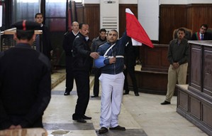 Canadian journalist Mohamed Fahmy leaves Cairo prison on bail | iNFOnews.ca CP31866309