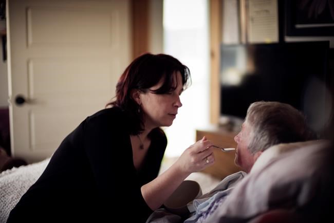 Almost half of caregivers of loved ones with dementia experience distress: report | iNFOnews.ca CP1122843569