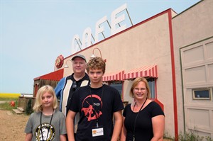 Fans, executive producer pumped by reaction to 'Corner Gas' Kickstarter campaign | iNFOnews.ca CP29448726