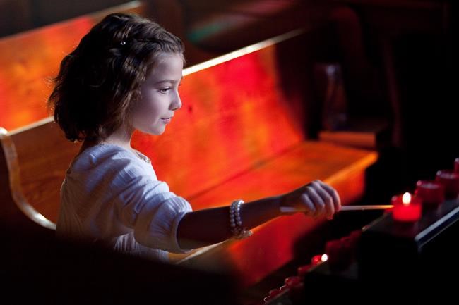 Awards shows tackle gender variance issues over 'male' and 'female' categories | iNFOnews.ca CP658370804