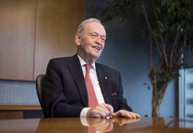 Chretien predicts common sense will prevail in debate over religious symbols | iNFOnews.ca CP1995073630