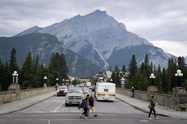 Chinese tourists cancel trips to Canadian hotspots such as Banff, Yellowknife | iNFOnews.ca