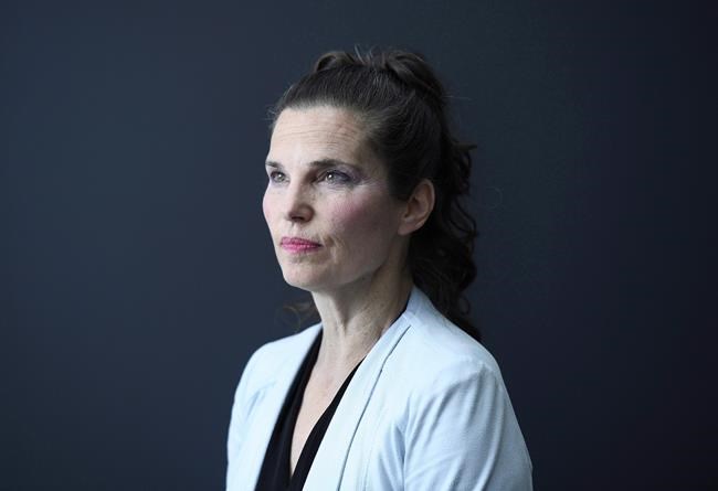 Feds pledge money for young scientists, but funding for in-house research slips | iNFOnews.ca