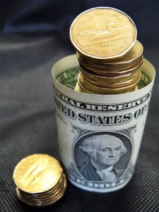 Canadian dollar lower amid Moody's decision, growing worries about Spain | iNFOnews.ca