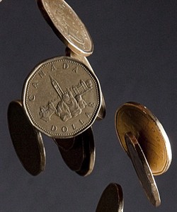 Loonie moves lower as initial reaction from last week's US Fed move settles | iNFOnews.ca