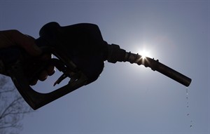 Oil falls toward US$89 a barrel as Europe, China economic problems suggest demand to weaken | iNFOnews.ca CP19495260