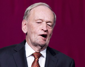 Jean Chretien honoured with degree by University of Winnipeg | iNFOnews.ca CP28737609