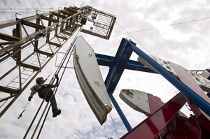 Crude oil falls as worries over effect of Iraqi insurgency on supplies eases | iNFOnews.ca CP28921426