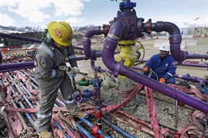 Oil price rises to over US$101 on large US stock draw, economic growth in China | iNFOnews.ca CP29156423