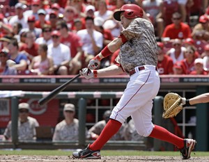 Cueto pitches 8 innings as Red beat Toronto 4-3; Lawrie, Bautista exit early for Blue Jays | iNFOnews.ca CP28862403