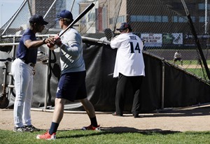 Pete Rose returns to dugout for day to manage Atlantic League team in Bridgeport, Connecticut | iNFOnews.ca CP28777791