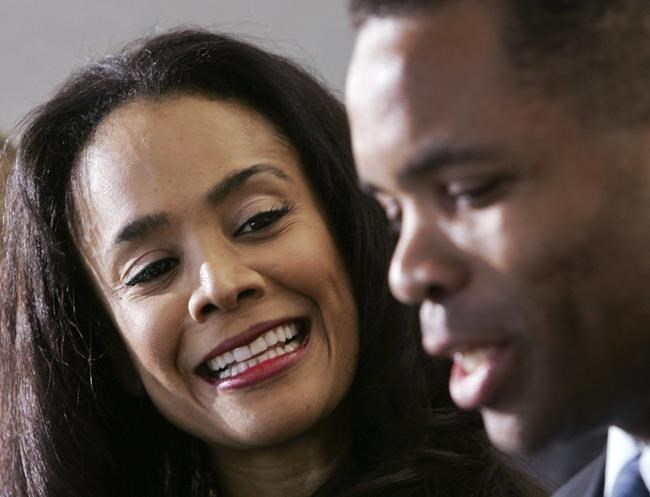 Wife of ex-US Rep. Jesse Jackson Jr. leaves prison camp | iNFOnews.ca