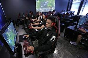 Once derided as domain of slackers, video game playing now scholarship worthy, school says | iNFOnews.ca CP30181970
