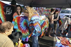 Grateful Dead fans ask to camp out in Chicago during 3 days of summer concerts | iNFOnews.ca CP31611288