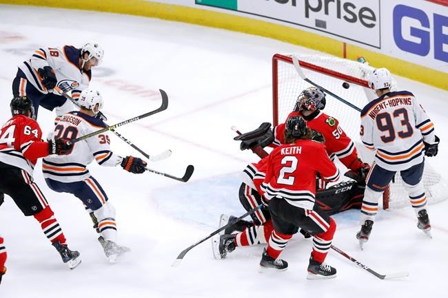 Crawford lead Blackhawks to 1st win, 3-1 over Oilers | iNFOnews.ca