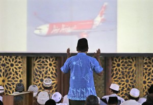 2 large objects found on sea floor in hunt for AirAsia crash wreckage | iNFOnews.ca CP31313608