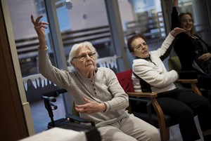Dance program gives seniors with dementia and their caregivers a lift | iNFOnews.ca CP31054475