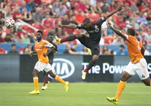 Jermain Defoe a one-man wrecking crew as Toronto FC rallies to down Houston | iNFOnews.ca CP29116793