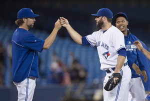 Hutchison fans 10 as Blue Jays complete sweep of Cubs with 11-1 victory | iNFOnews.ca CP29843164