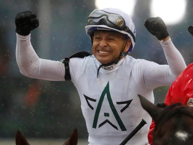 Justify wins sloppy Kentucky Derby, Baffert gets 5th title | iNFOnews.ca
