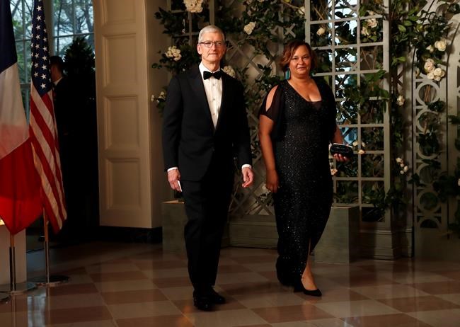 Trump meets with Apple CEO at White House to talk trade | iNFOnews.ca Trump meets with Apple CEO at White House to talk trade | iNFOnews.ca