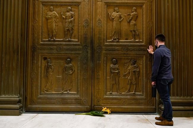 Ginsburg's empathy born of Jewish history and discrimination | iNFOnews.ca Ginsburg's empathy born of Jewish history and discrimination | iNFOnews.ca