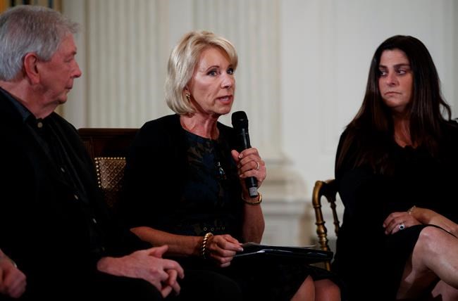 School shooting victims plead with Trump for action | iNFOnews.ca