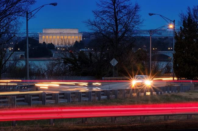 EPA to loosen rules for automobile gas mileage, pollution | iNFOnews.ca