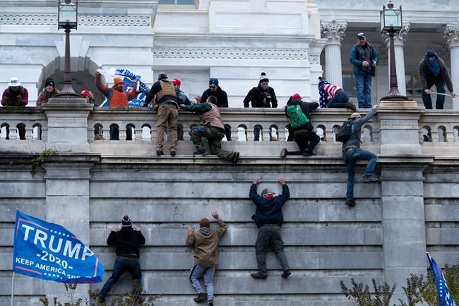 US police weigh officer discipline after rally, Capitol riot | iNFOnews.ca CP295238958