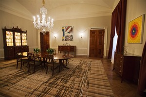 White House adds Old Family Dining Room to public tour, Michelle Obama surprise visitors | iNFOnews.ca CP31840629