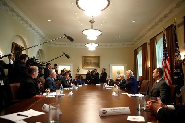 Trump extends virus guidelines, braces US for big death toll | iNFOnews.ca Trump extends virus guidelines, braces US for big death toll | iNFOnews.ca