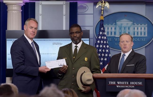 Trump donates first 3 months of salary to Park Service | iNFOnews.ca CP1147901202