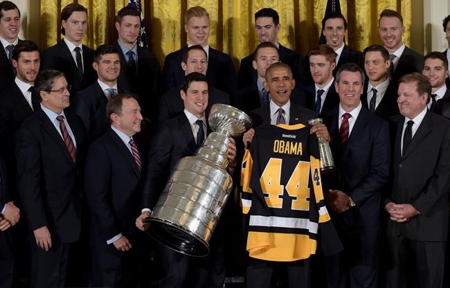 Obama honours Stanley Cup winners at White House | iNFOnews.ca