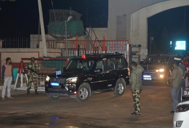 Pakistan frees captured Indian pilot in 'gesture of peace' | iNFOnews.ca Pakistan frees captured Indian pilot in 'gesture of peace' | iNFOnews.ca
