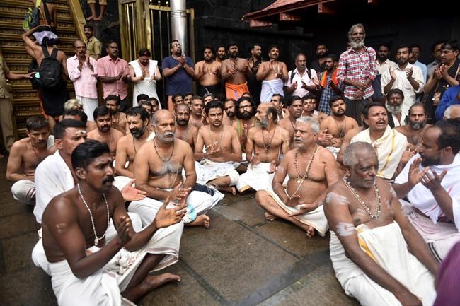 Protesters burn Hindu religious centre in southern India | iNFOnews.ca