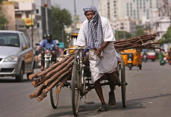 Western Indian state tries to cope with record heat wave | iNFOnews.ca Western Indian state tries to cope with record heat wave | iNFOnews.ca
