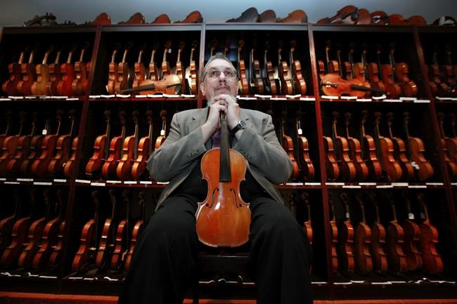 David Bromberg fears huge violin collection must be split up | iNFOnews.ca