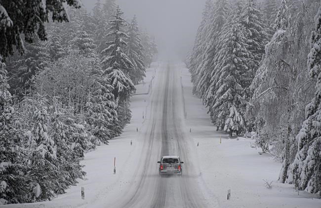 Avalanche warnings aired after heavy snowfall in Switzerland | iNFOnews.ca
