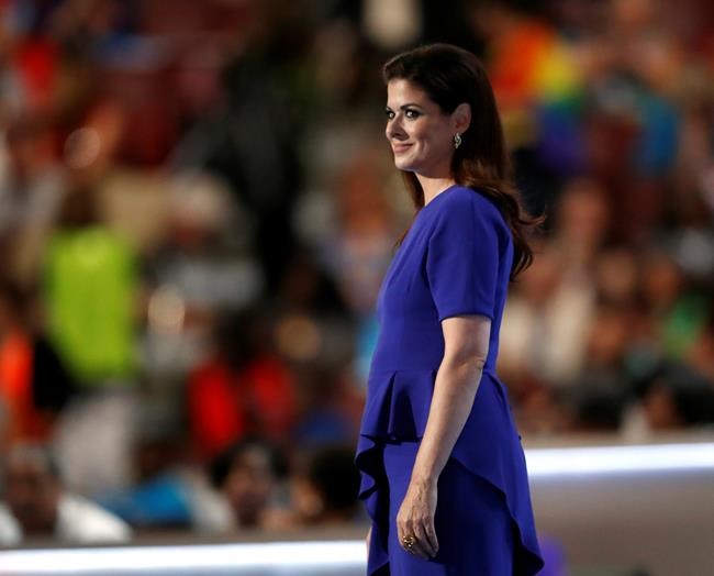 Debra Messing, Blake Shelton spar over presidential campaign | iNFOnews.ca